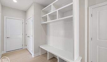 880 Hemlock Dr, Addison, MI 48370