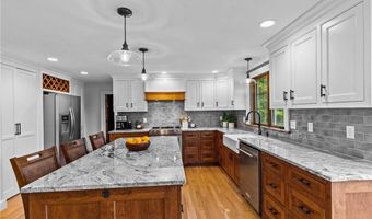 4 Carnation St, Cumberland, RI 02864