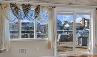 64 Harbor Inn Rd, Bayville, NJ 08721