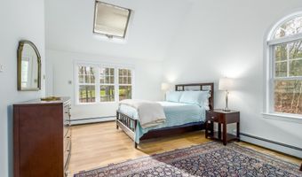 189 Dromoland Ln, Barnstable, MA 02630