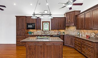 10715 Shoreline Dr, Baton Rouge, LA 70809