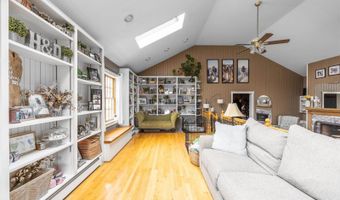 2897 Route 2, Hermon, ME 04401