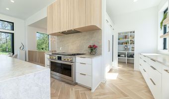 5044 Hickory Pointe Woods SE, Ada, MI 49301