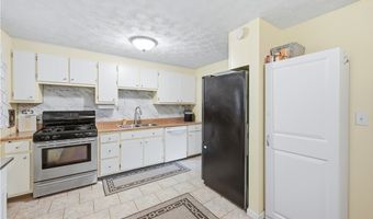 2219 Woodland Trace St, Austintown, OH 44515