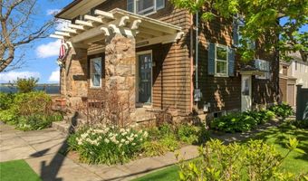 4 Van Zandt Ave, Newport, RI 02840