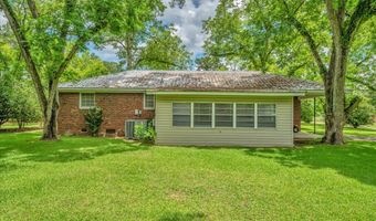 3104 Leggett Dr, Albany, GA 31721