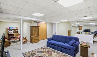 825 Queenswood Ct, Indianapolis, IN 46217