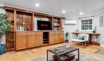 104 R St NE B, Washington, DC 20002