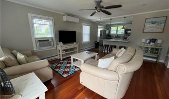 53 Center Ave, Middletown, RI 02842