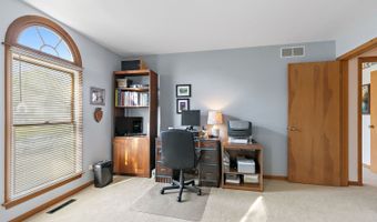 1045 Helen Dr, Algonquin, IL 60102