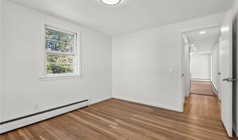 101 Bateman Ave, Cranston, RI 02920
