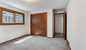 2407 S CLOVER Ln, Appleton, WI 54915