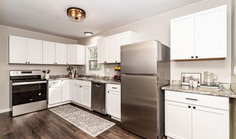 228 Hilltop Rd, Ames, IA 50014