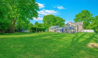 143 Oak St, Amityville, NY 11701