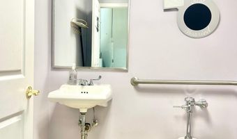 341 N CHARLES St, Baltimore, MD 21201