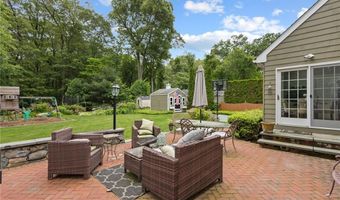 152 Glen Hills Dr, Cranston, RI 02920