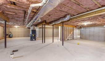 8 Lyn Ct, Cumberland, RI 02864