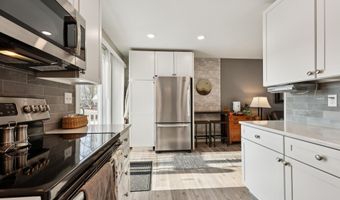 712 Garnet Dr, Ames, IA 50010