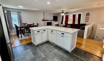 770 Metacom Ave, Bristol, RI 02809