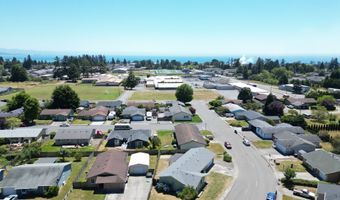 824 KEVIN Pl, Brookings, OR 97415