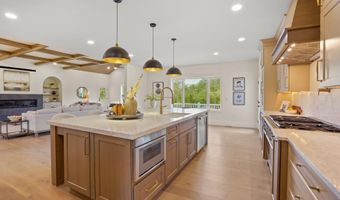 32 Colby Farm Rd, Chester, NH 03036