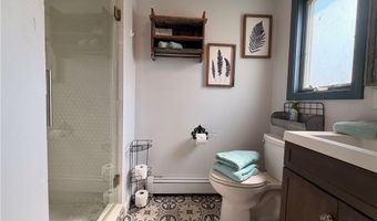 38 Hilltop Ave Cottage, Middletown, RI 02842