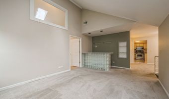 1949 N Charter Point Dr, Arlington Heights, IL 60004