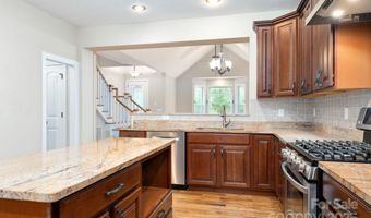 17 Bohemian Ln, Asheville, NC 28805