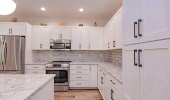 1018 Emerald Hills Dr, Arnolds Park, IA 51331