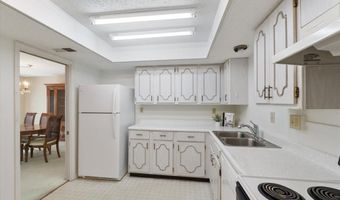 910 Claytonbrook Dr 1, Ballwin, MO 63011