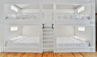 21663 OATLANDS Rd, Aldie, VA 20105