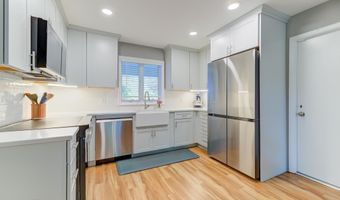 33 Imperia Pl, Aberdeen, NJ 07747