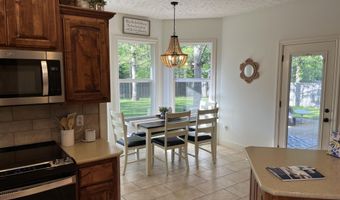 1025 Nickolas St, Aurora, MO 65605