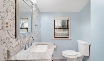25 Fordham Ct, Albany, NY 12209