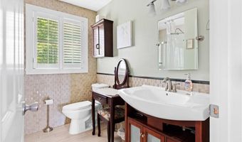 22 Aumond St, Cranston, RI 02905