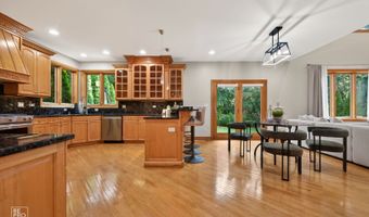 1017 E Red Oak St, Addison, IL 60101