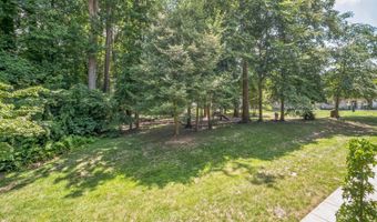4939 AMERICANA Dr 106, Annandale, VA 22003