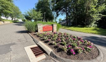 151 Shelter Rock Rd 17, Danbury, CT 06810