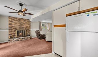 640 Ash St, Algonquin, IL 60102