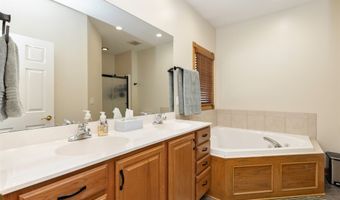 1018 Falcon Dr SE, Altoona, IA 50009