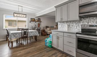 4540 Woodlow Dr, Bel Aire, KS 67220