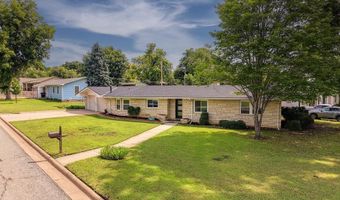 102 Highland Dr, Arkansas City, KS 67005