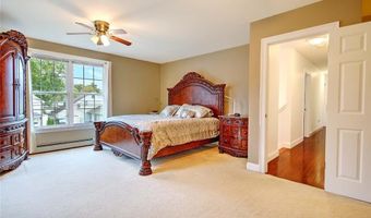 29 Lake Ave, Barrington, RI 02806