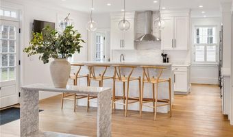 24 School St, Newport, RI 02840