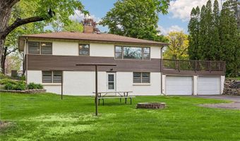 868 Oakwood Dr, Anoka, MN 55303