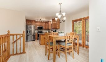 505 N Oak Ridge Rd, Brandon, SD 57005