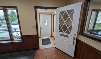 305 E 38th St, Anderson, IN 46013