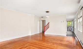 7 Marsh St, Newport, RI 02840