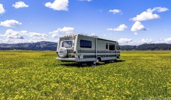 17 Gray Ln, Cascade, ID 83611