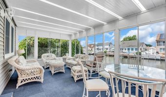 82 Spinnaker Ct, Bayville, NJ 08721